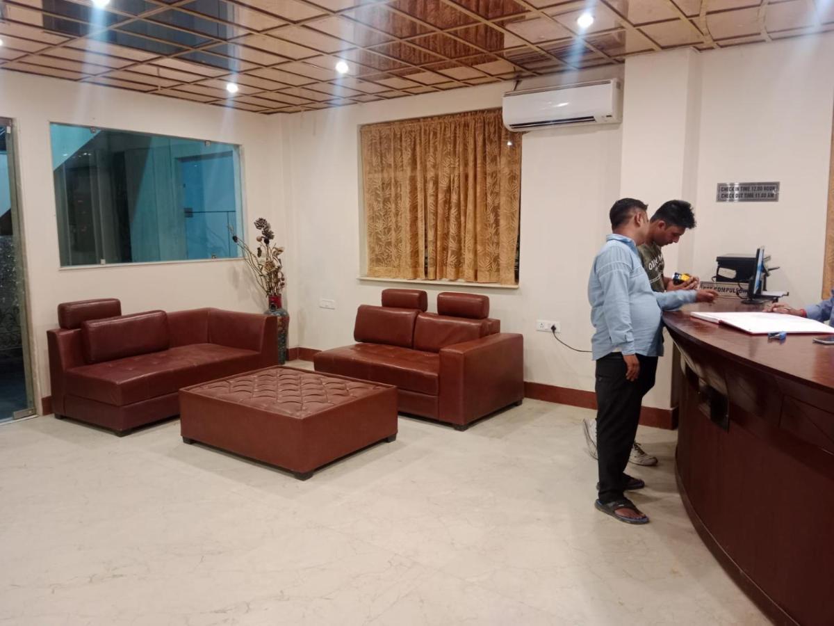 Hotel Amenda International Yeni Delhi Dış mekan fotoğraf