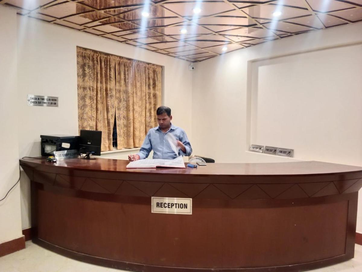 Hotel Amenda International Yeni Delhi Dış mekan fotoğraf