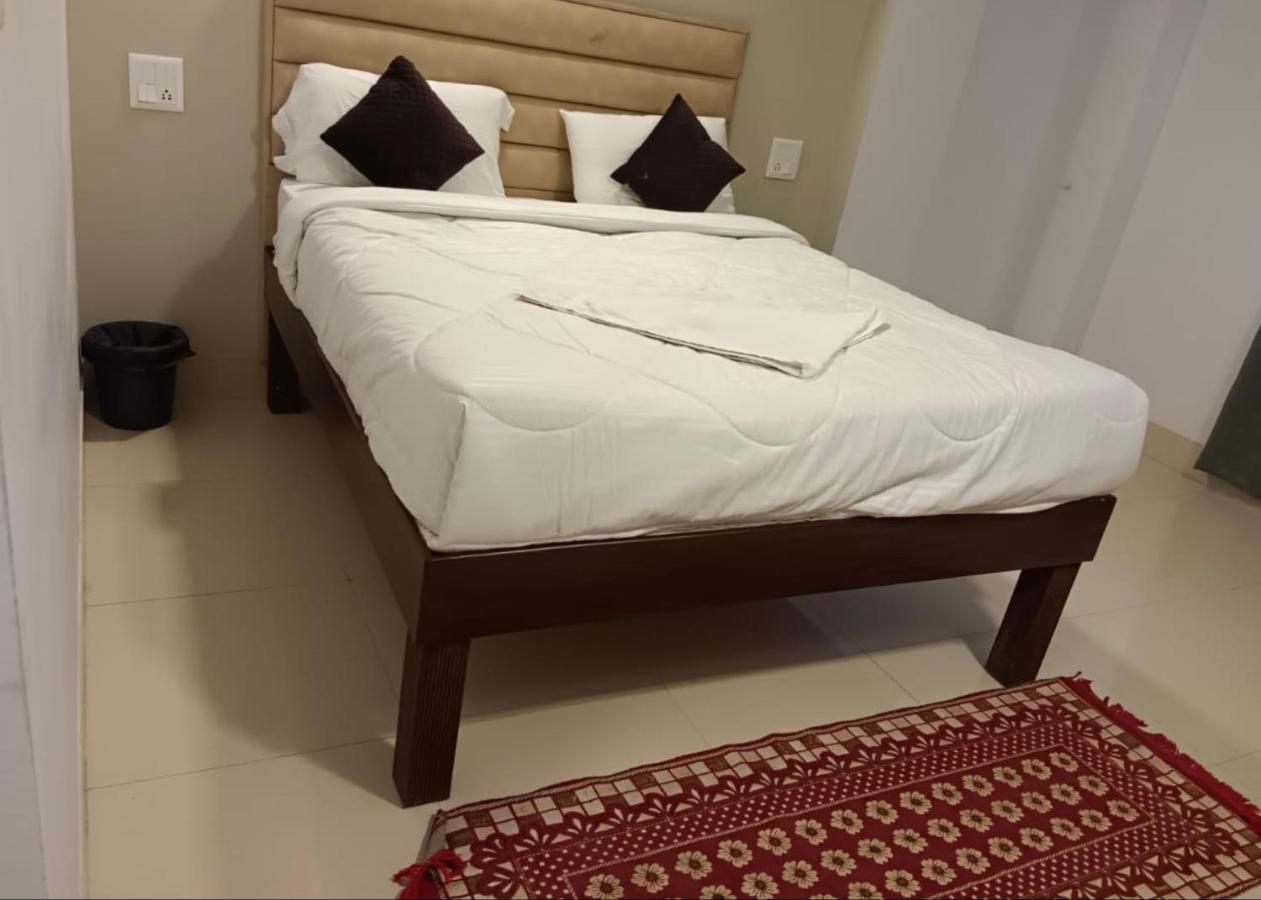Hotel Amenda International Yeni Delhi Dış mekan fotoğraf