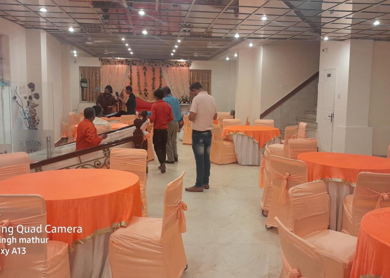 Hotel Amenda International Yeni Delhi Dış mekan fotoğraf